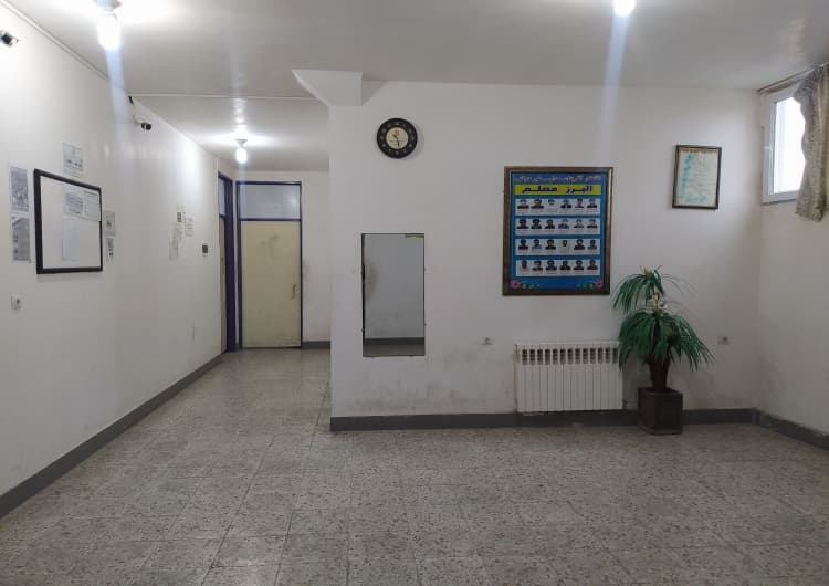 دبیرستان غیر دولتی البرز - معلم 