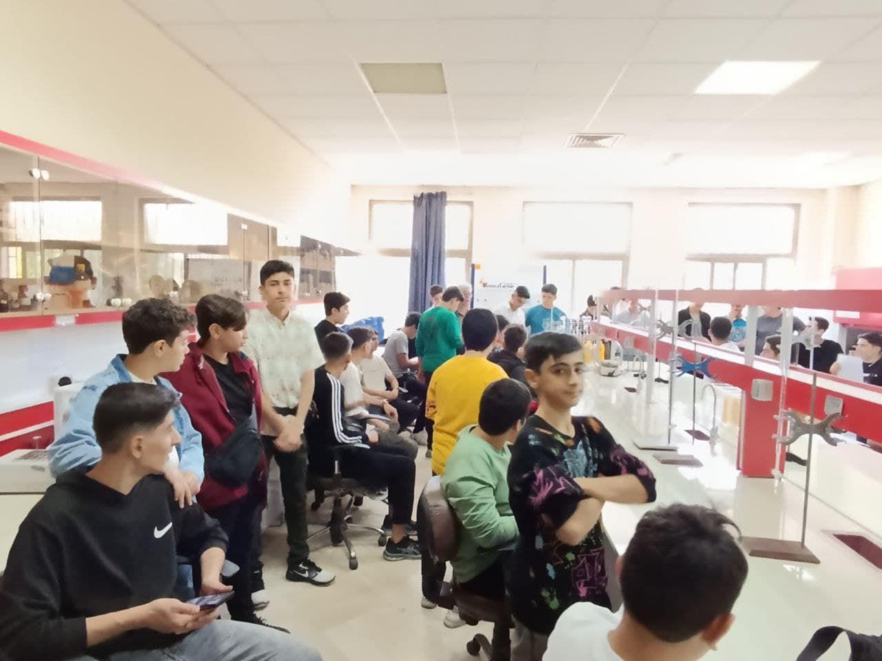 اردوی دانش اموزی با محور بازدید از دانشگاه علوم پزشکی ارومیه